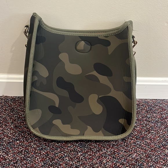 Ahdorned Camo Full Sized Messenger Crossbody Bag - Picture 2 of 8